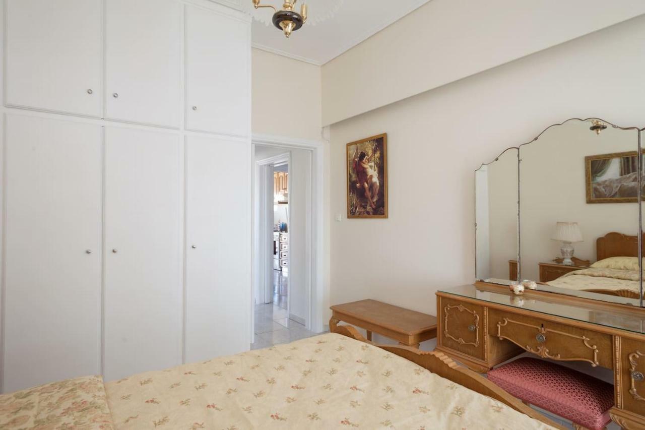 Elegant Athenian Apartment Exterior photo